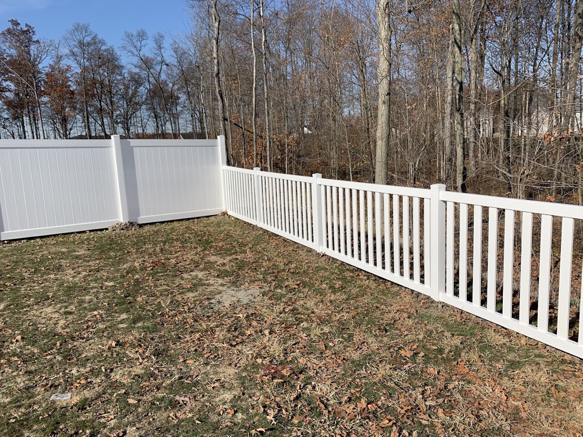 A finished white vinyl fence installed by Fort Wayne Fence