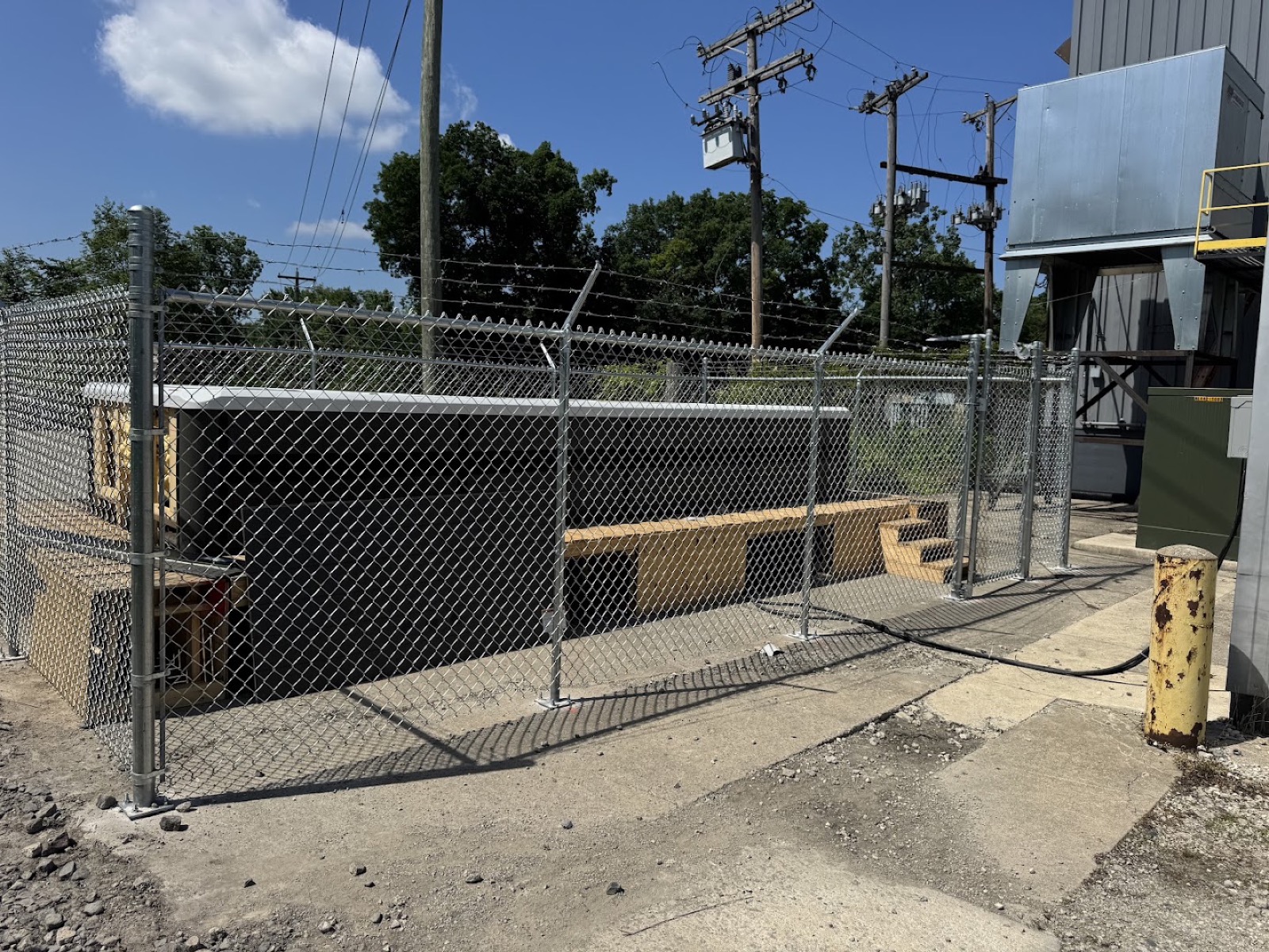 A chain link fence and enclosure built in Fort Wayne