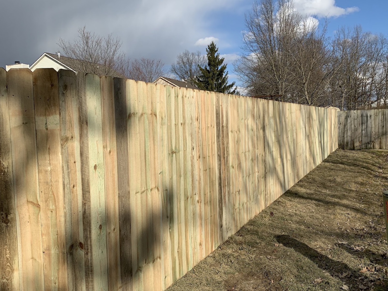 Black aluminum fencing around a Fort Wayne back yard